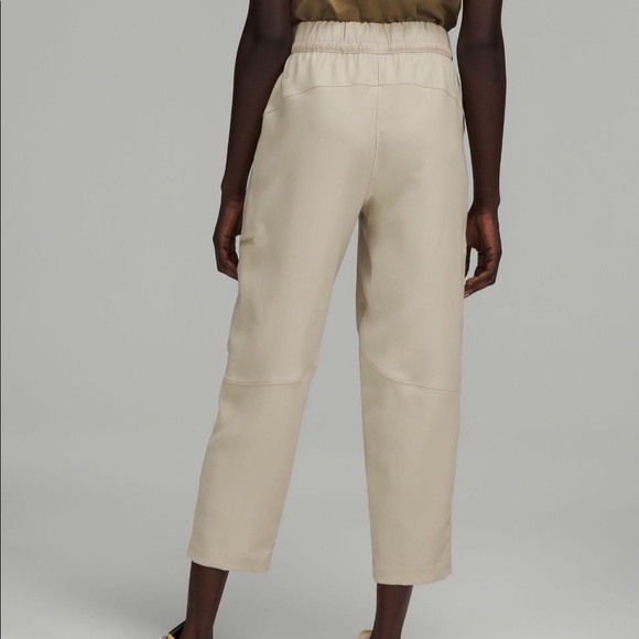 ❗️ISO❗️Lululemon Relaxed Mid-Rise Cargo Crop in Raw Linen - Size 4 - NWT / NWOT - Picture 5 of 6